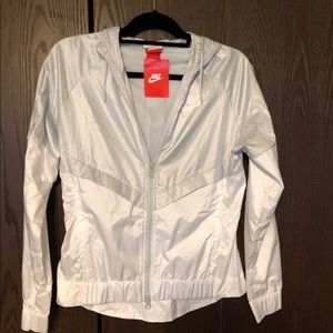 ✨NEW!✨Nike Women’s Windbreaker